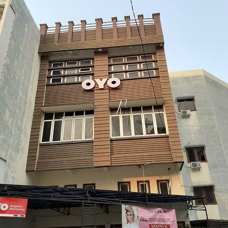 Oyo 1053 Angelyn Home Stay Medan Kültér fotó