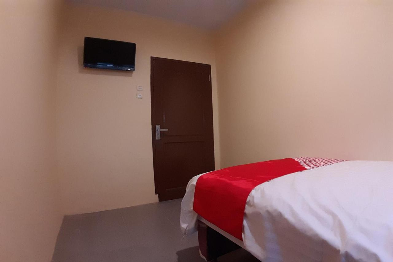 Oyo 1053 Angelyn Home Stay Medan Kültér fotó