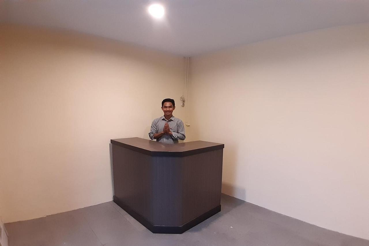 Oyo 1053 Angelyn Home Stay Medan Kültér fotó