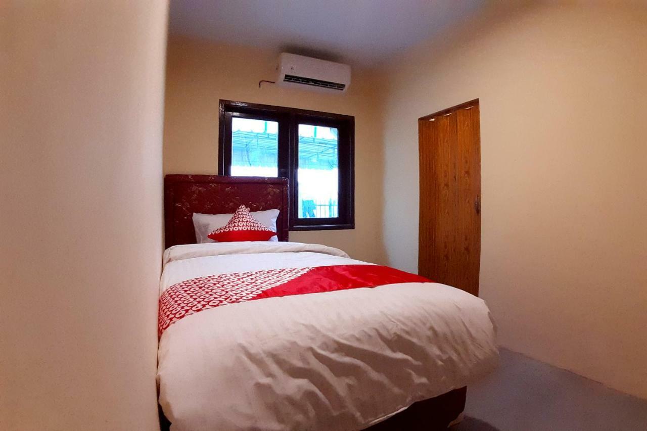 Oyo 1053 Angelyn Home Stay Medan Kültér fotó