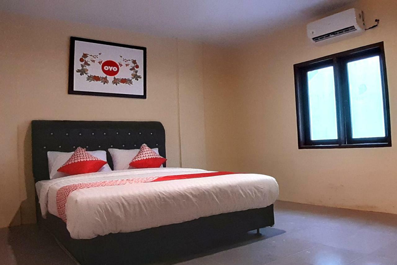 Oyo 1053 Angelyn Home Stay Medan Kültér fotó